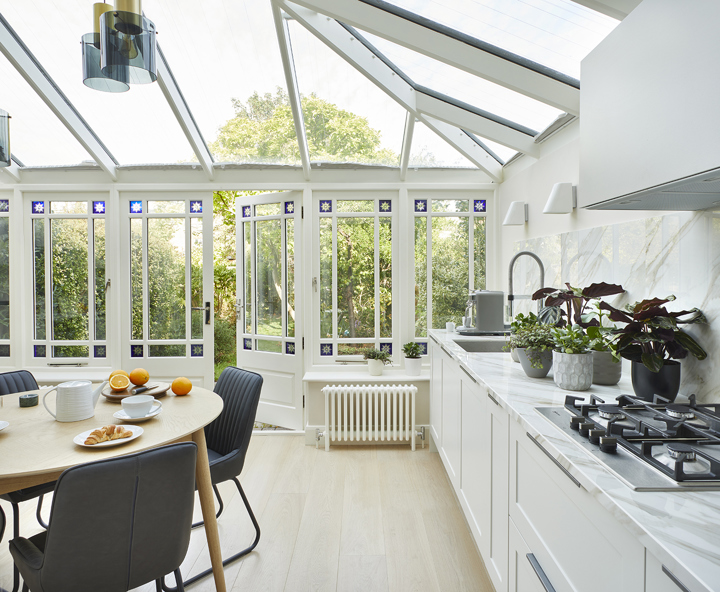 REAL LIFE KITCHENS - A FRESH, CONSERVATORY KITCHEN